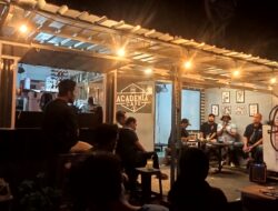 Diskusi Menjawab Hidupnya Ruang Literasi. Academia Caffe: Peduli Terhadap Hak-Hak Masyarakat Yang di Rampas.