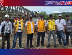 Hujan Tak Surutkan Semangat, Pembangunan Jembatan Wai Mert Terus Dikebut