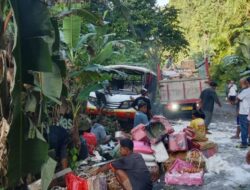 Bus Rute Ambon-Masohi Nyaris Terbalik di Trans Seram, Warga Sekitar Bantu Evakuasi