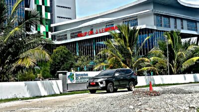 Jalan Rusak Menuju RSUP Leimena Ambon Tak Kunjung Diperbaiki, Mobil Pejabat Nyaris Terus Melintas