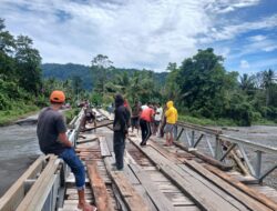 Perbaikan Jembatan Darurat Wae Kawanua Dimulai, PT Tiga Ikan Jaya Utama Turun Tangan