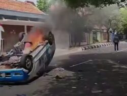 Demo Tuntut Mundur Bupati Pati Ricuh, Kantor Pemkab Dirusak hingga Mobil Dibakar