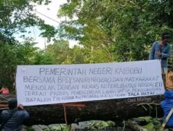 Tolak Pembebasan Lahan untuk Pembangunan Batalion TNI. Warga Kaibobu Blokade Jalan.