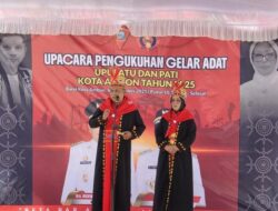 Bodewin Wattimena dan Ely Toisuta Dikukuhkan Jadi Upulatu dan Pati Kota Ambon