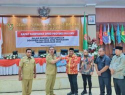 Gubernur Maluku Serahkan Dokumen APBD Perubahan ke DPRD, Pendapatan Daerah Turun Rp 362,97 M