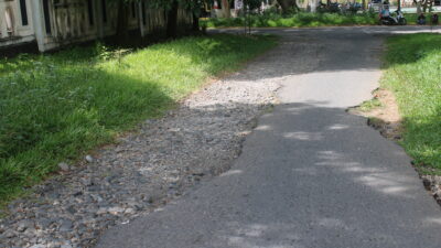 Jalan Rusak di Jantung Kota Masohi: Dekat Kantor DPRD, PU Malteng Dinilai Tidur