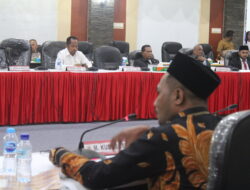 Indikasi Akal-akalan Ketua, Kudus Semprot Pimpinan DPRD Malteng: “Jangan Ikut Suka Pimpinan!”