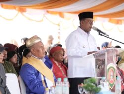 Bupati Maluku Tengah Hadiri Tradisi Pukul Sapu Lidi di Morella, Tekankan Nilai Persaudaraan