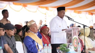 Bupati Maluku Tengah Hadiri Tradisi Pukul Sapu Lidi di Morella, Tekankan Nilai Persaudaraan