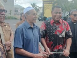 Ketua DPRD Maluku Salurkan Hewan Kurban ke Tiga Masjid