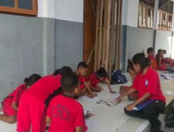 Tiga Sekolah Masih Dipalang, Guru dan Siswa Samasuru Terpaksa Belajar di Emperan