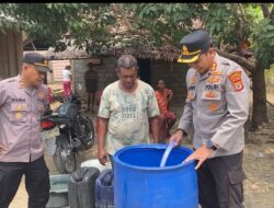 Kapolres SBB Salurkan 5.600 Liter Air Bersih untuk Warga Morekau Terdampak Kemarau