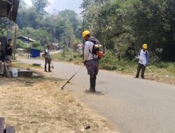 Warga Jemaat Unit 2 Sektor Imanuel GPM Kezia Gelar Kerja Bakti Bersihkan Jalan Gunung Nona-Siwang