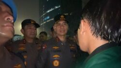 Hujan Deras, Kapolda Metro Jaya Dadang Hartanto Temui Mahasiswa yang Kecewa Dengan Pemerintah